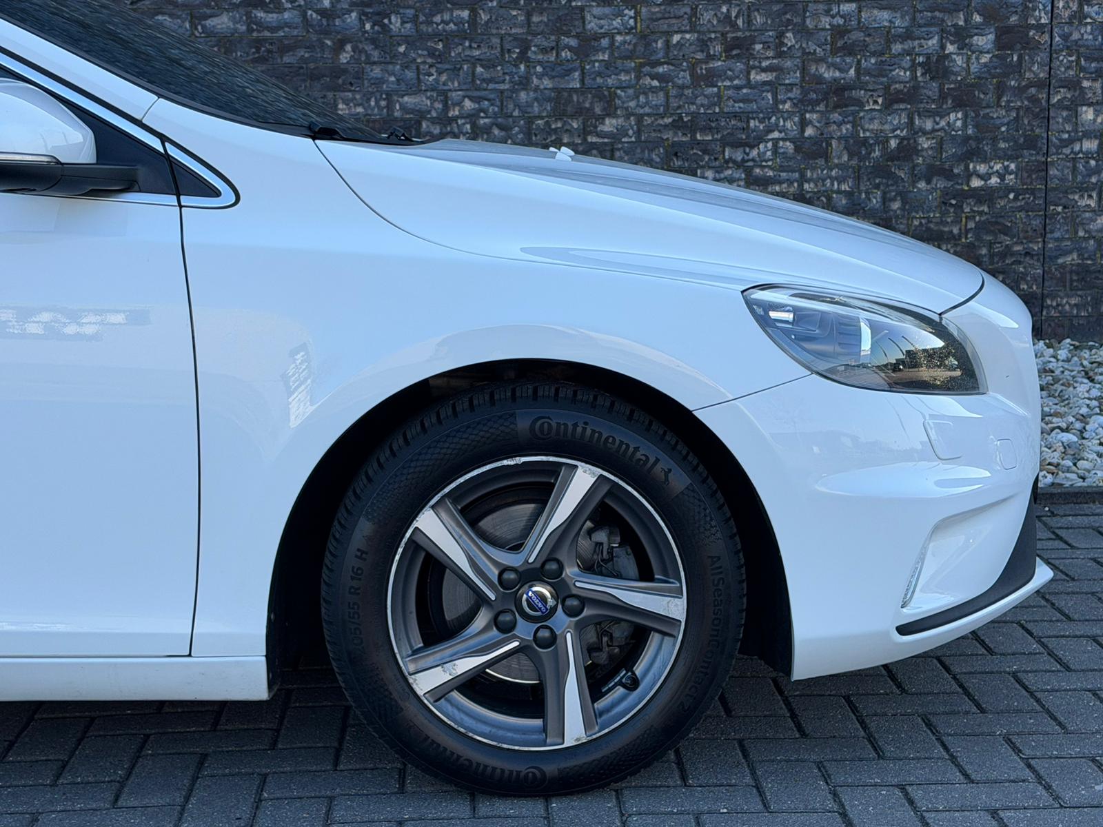 Volvo V40 D2 R-Design thumbnail 10